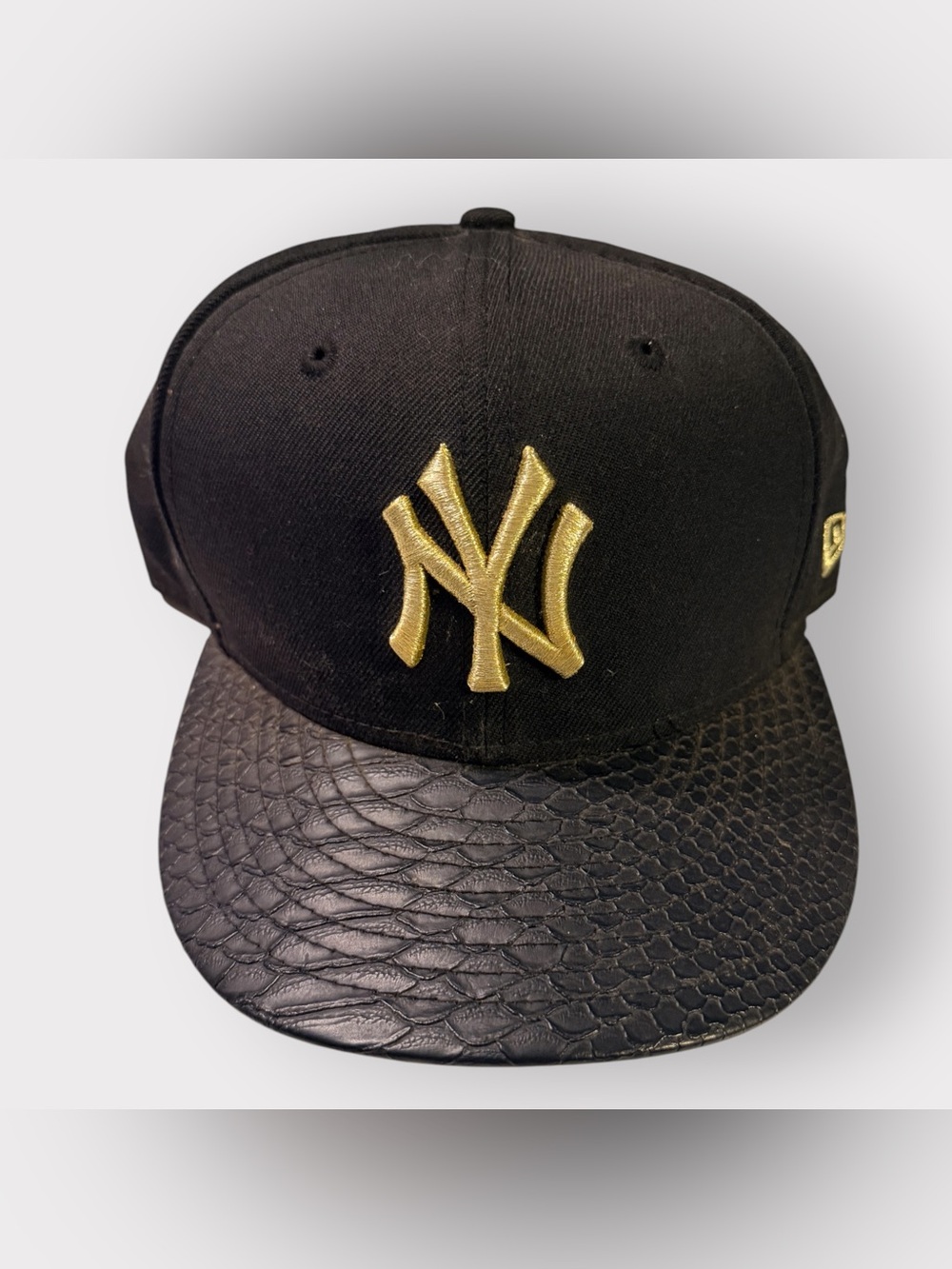 ⁠New Era MLB NY Yankees 59FIFTY Hat 7 3/8 Black Gold Faux Snakeskin Visor Fitted